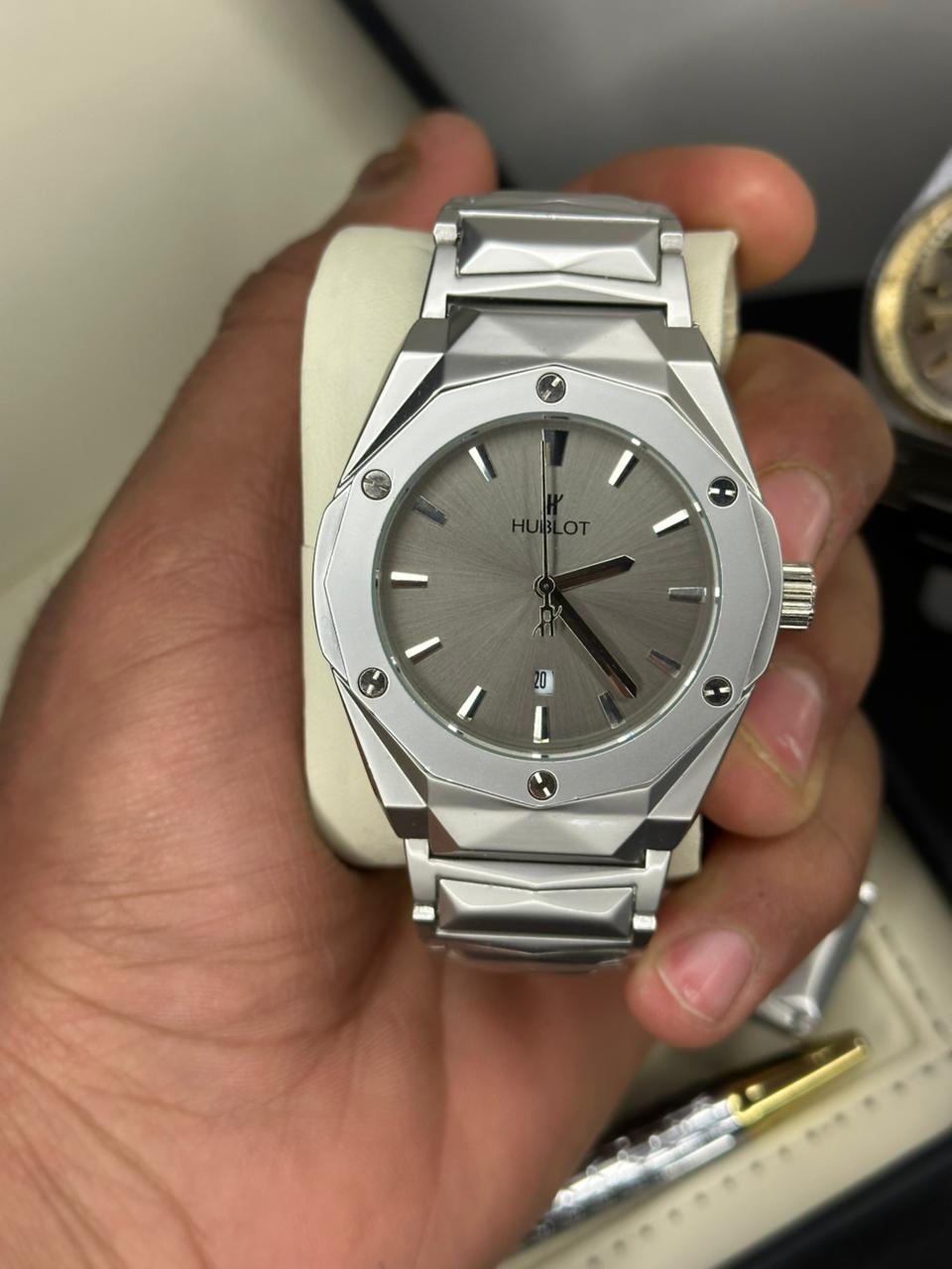 Hublot - Green Ice | Date perpetual | Luminous markers