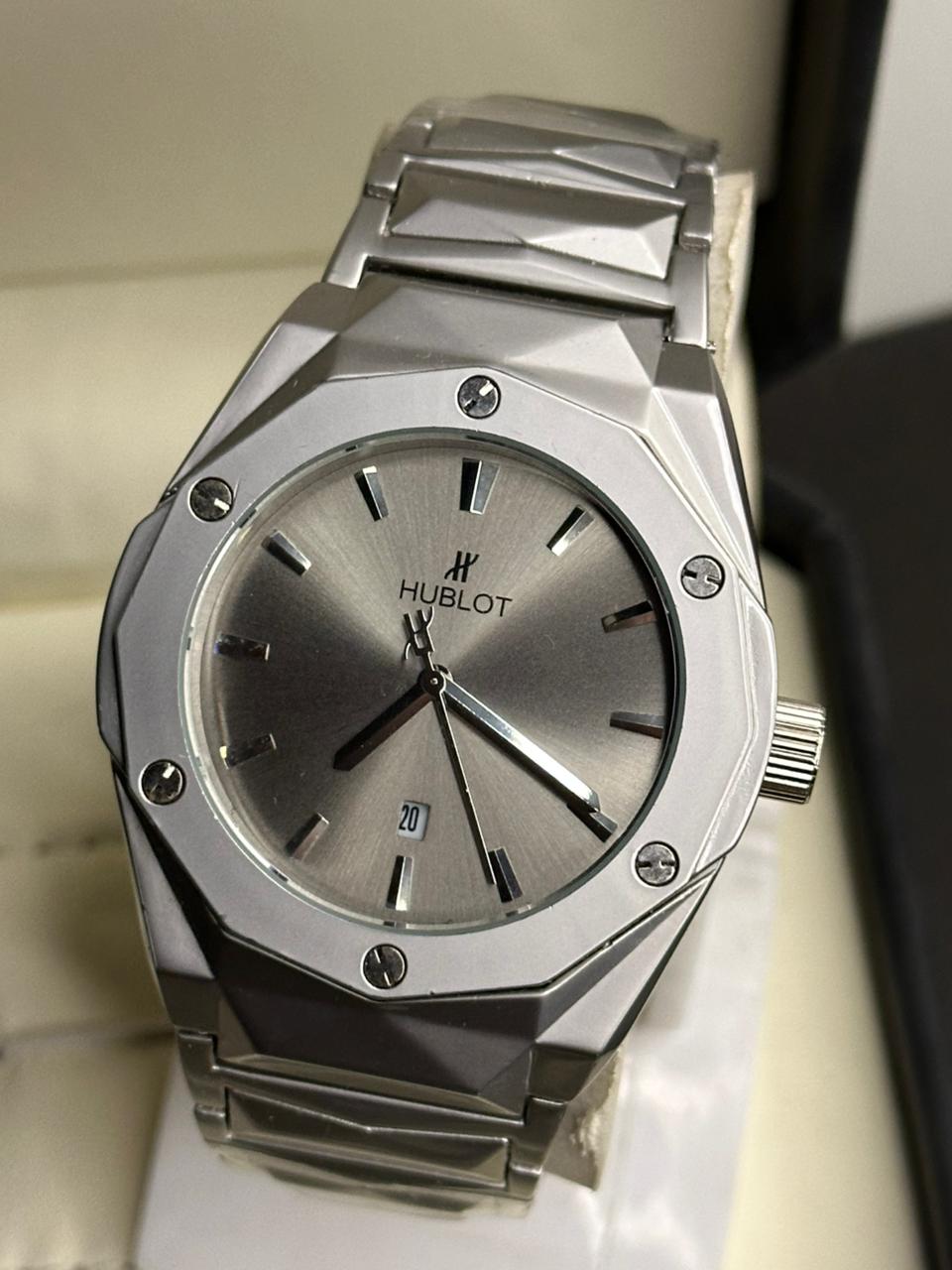 Hublot - Green Ice | Date perpetual | Luminous markers