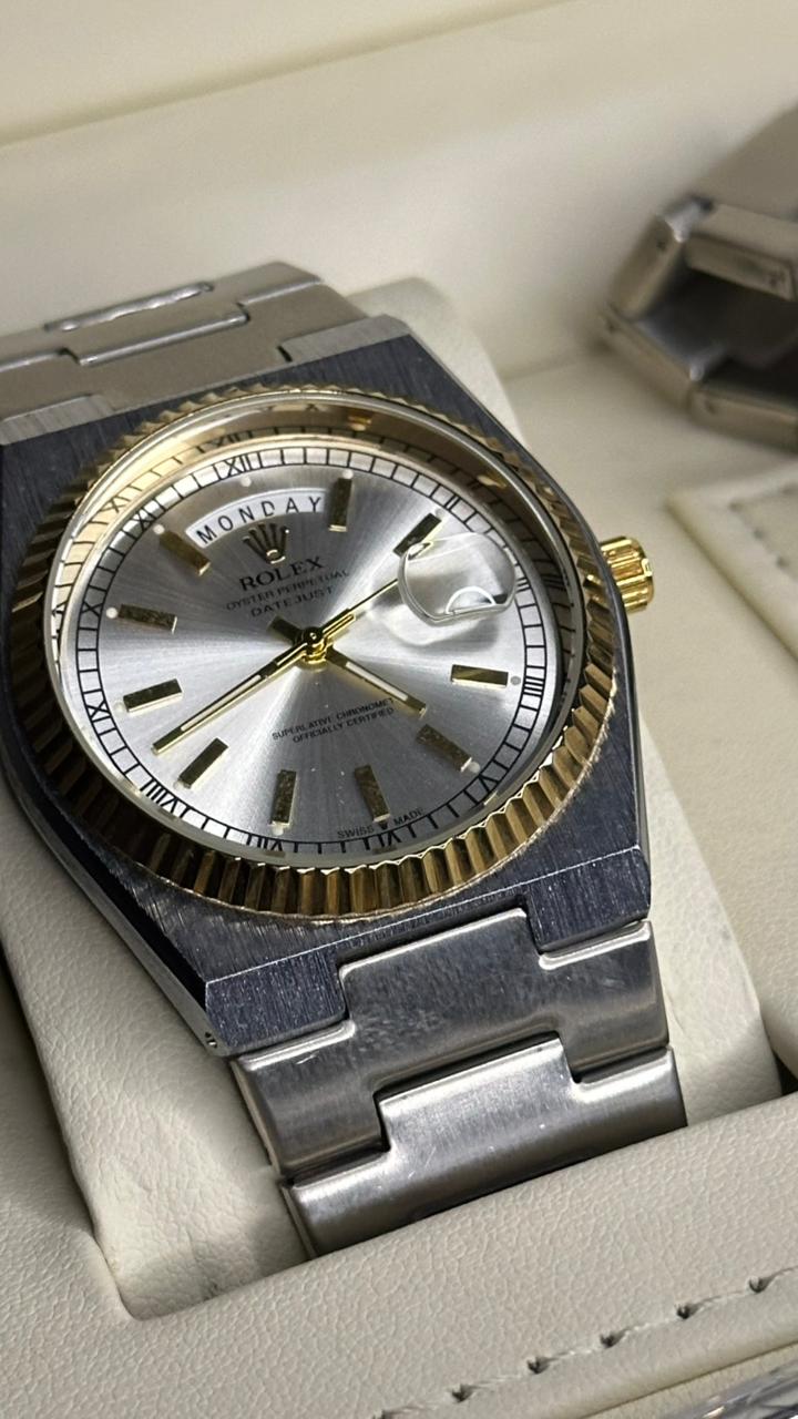 Rolex - Oyster | Date just | Superlative chronometer | DAY DISPLAY