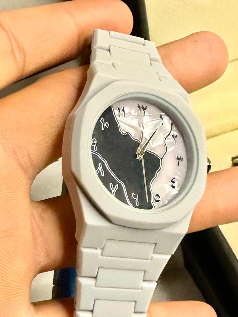 Arabic Aura - White and black dial | White microfiber chain | White aura