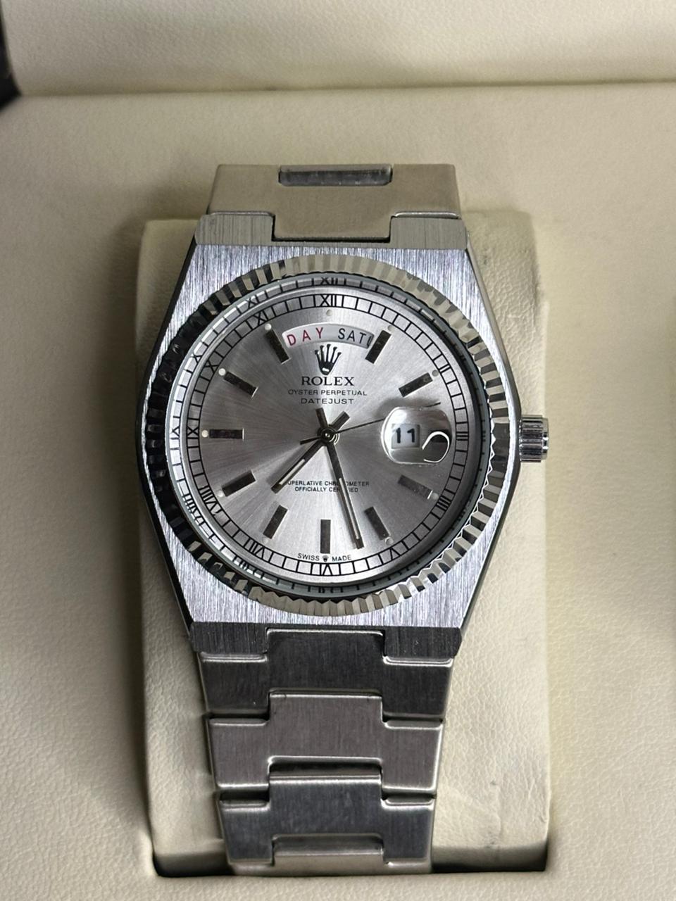 Rolex - Oyster | Date just | Superlative chronometer | DAY DISPLAY