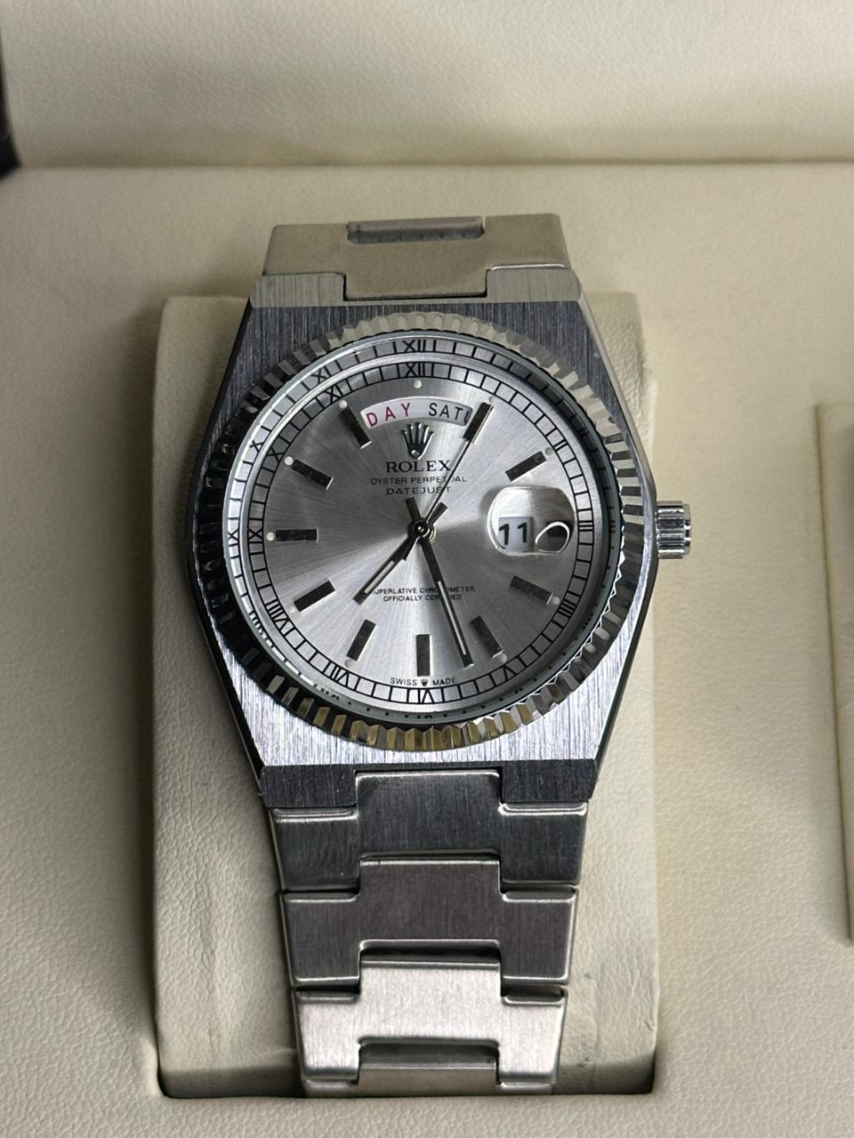 Rolex - Oyster | Date just | Superlative chronometer | DAY DISPLAY